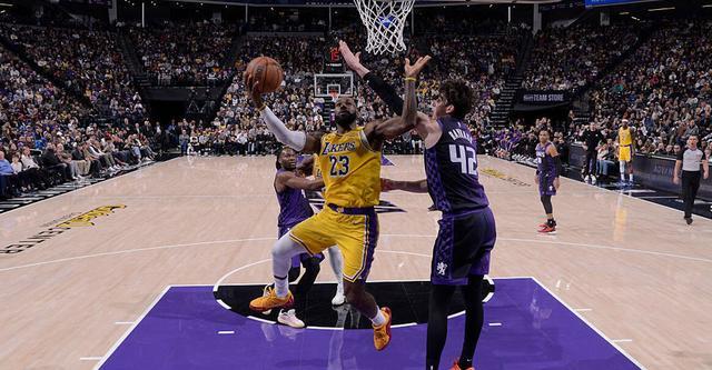 官方平台-詹姆斯：我们今晚防得还不错 但对手进了很多三分