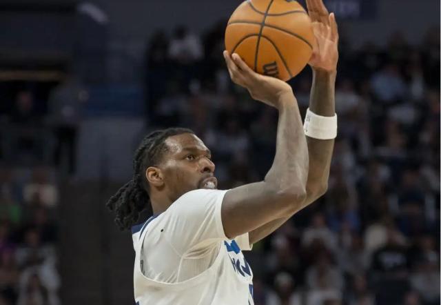 开奖-遭绯闻球员打爆！里德能攻能防成湖人难解对位